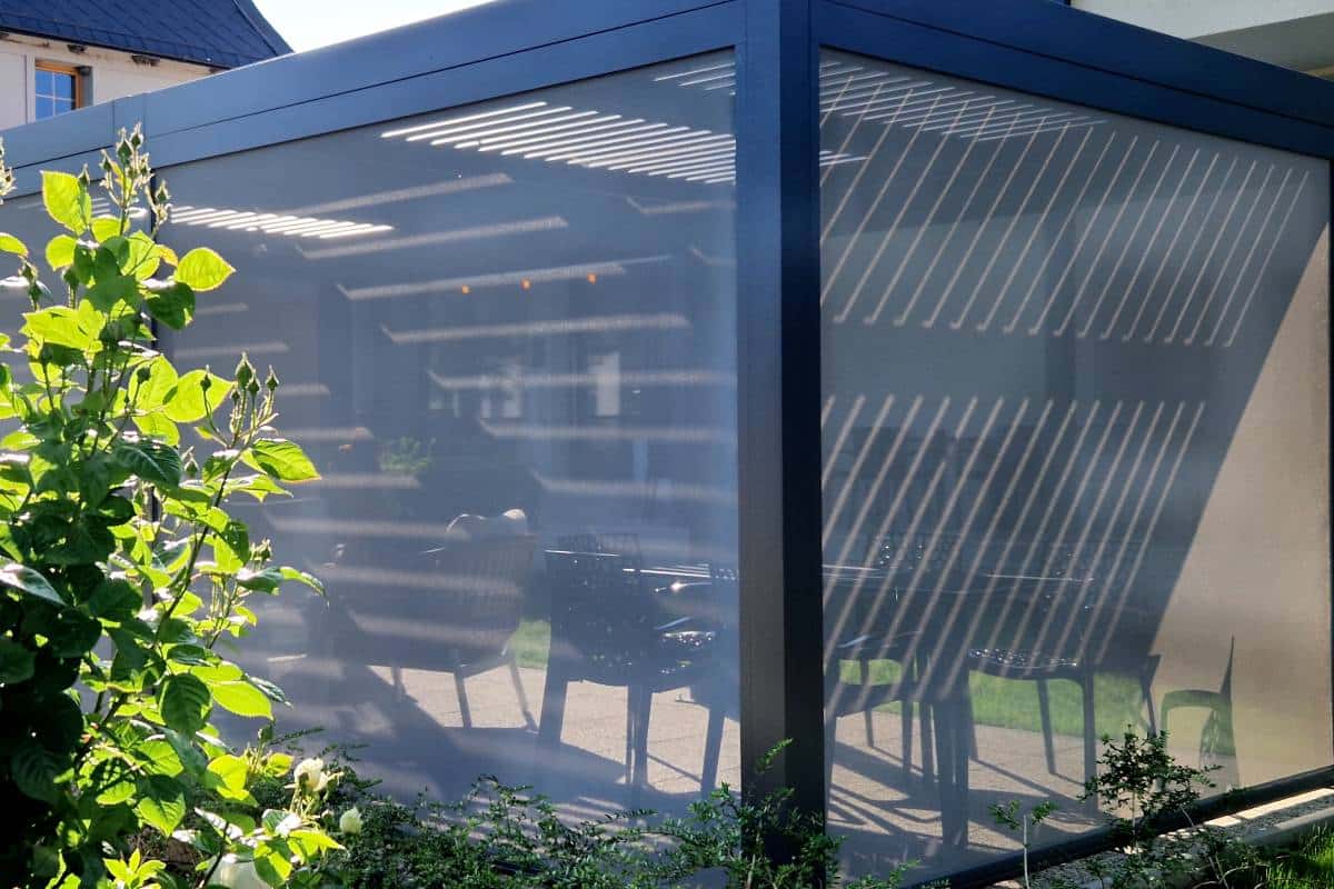 outdoor sun shades around a patio dining table 1200px